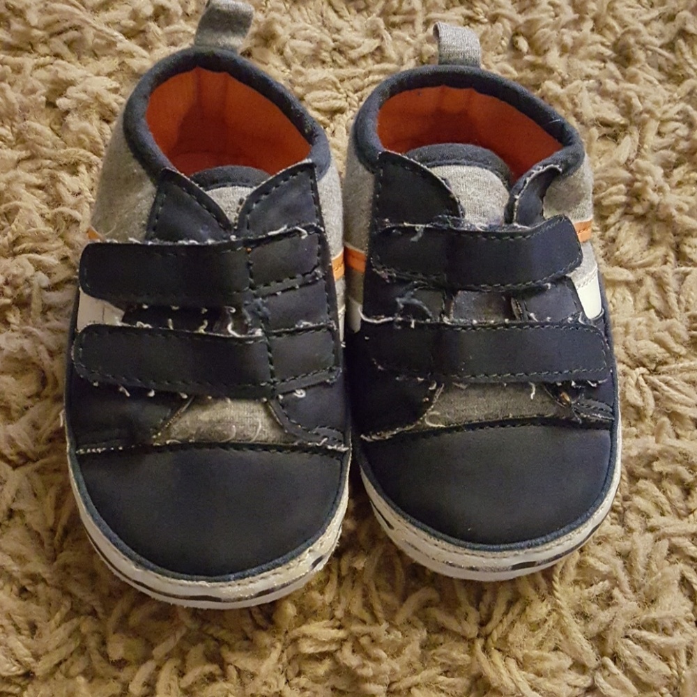 Velcro baby shoes